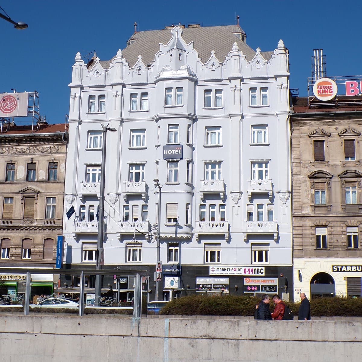 Homlokzat felújítás & festés — UTÁNA